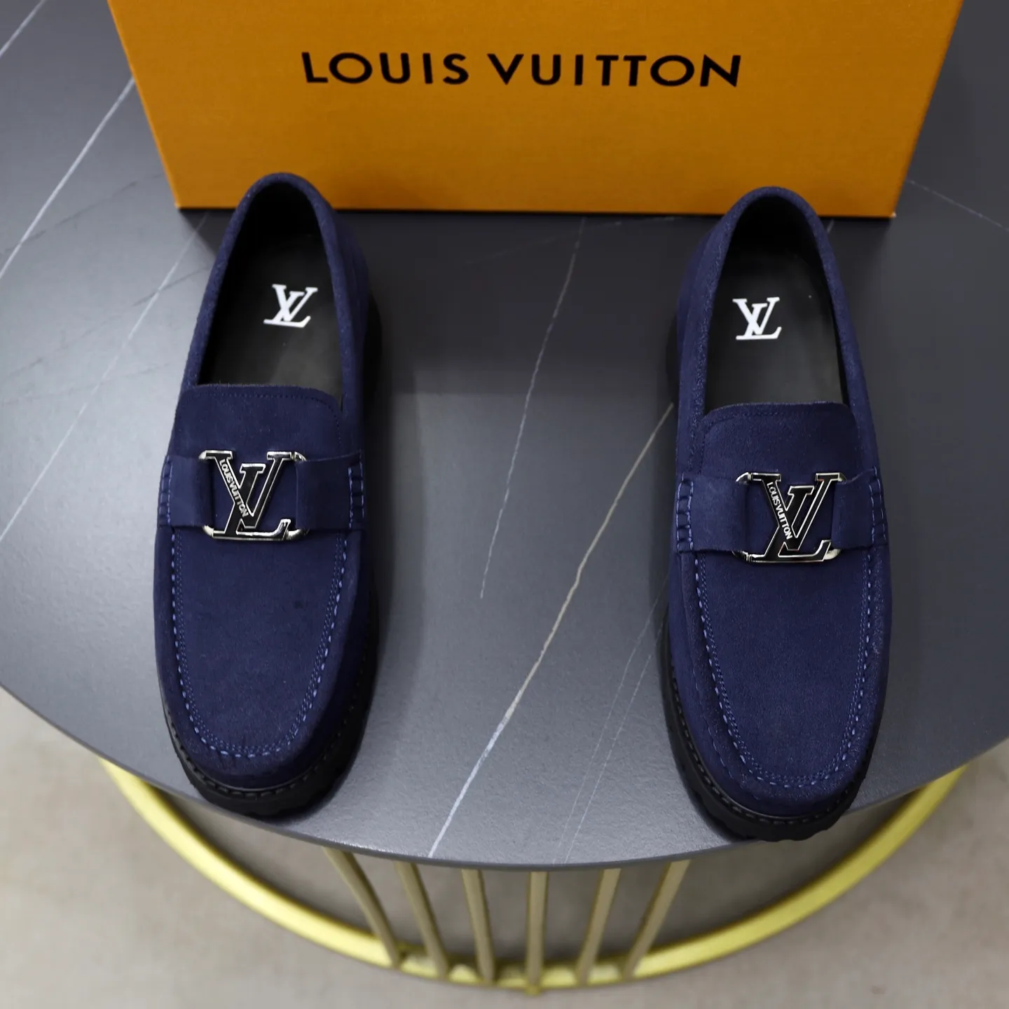 Men's men's shoes💰600💰Louis Vuitton LV men's classic Oxford shoes, men's business formal boutique leather shoes, classic style, almond kernel exquisite toe, ultimate art, the whole shoe is made of imported cow leather (open edge beads), carefully selected, fine pores, excellent gloss, soft texture, strong toughness, durable and not easy to deform, apricot calf leather lining, soft, comfortable, sweat-absorbent and breathable. Foam outsole, original box and dust bag packaging! Size: 38–44 (45/46 customized)